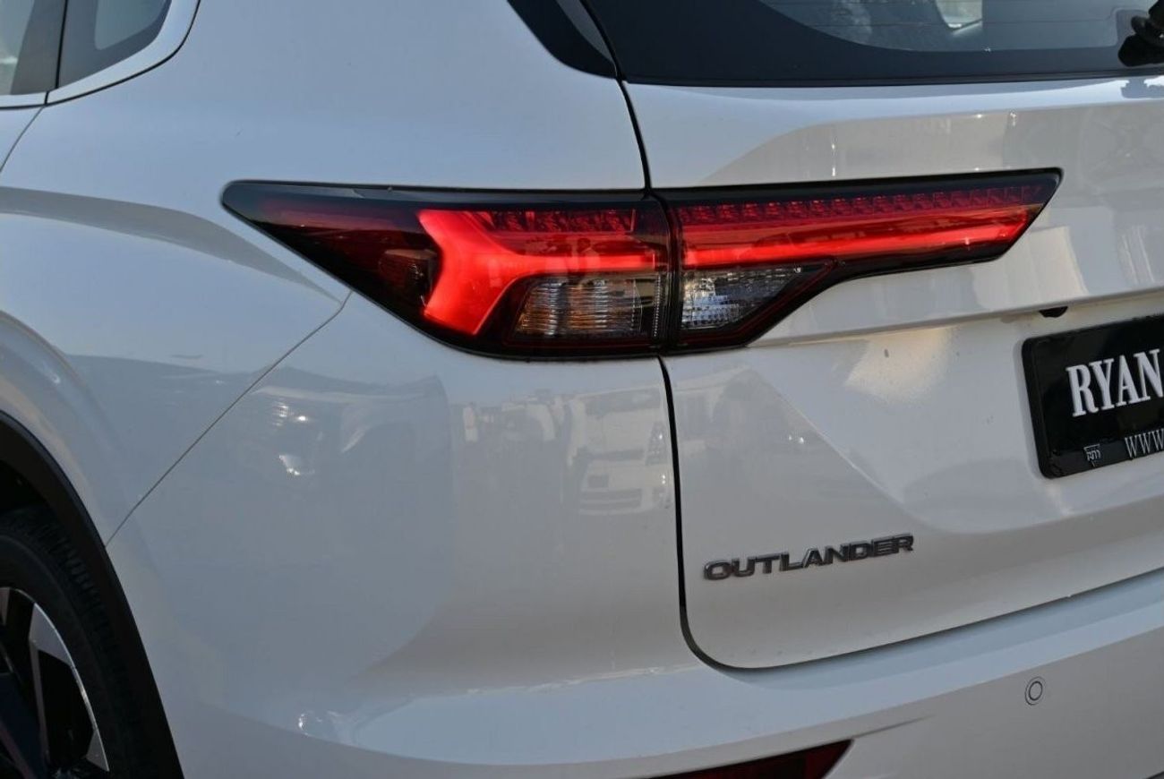 Mitsubishi Outlander Mitsubishi Outlander 2.5L Petrol, 4WD, SUV, GCC Spec, Color White, Model 2024