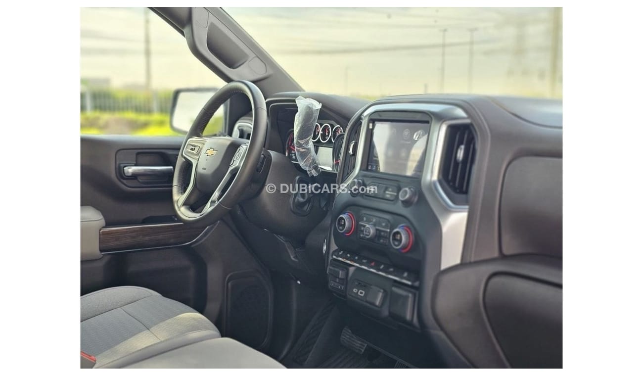 Chevrolet Silverado LT CHEVROLET SILVERADO Z71 V8 2022 GCC DRIVEN ONLY 4K WITH AGENCY WARRANTY IN BRAND NEW CONDITION