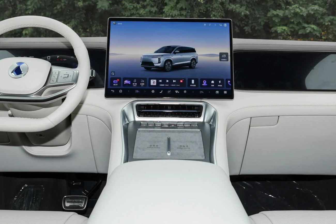 Denza N8L 2.0T three-motor hybrid