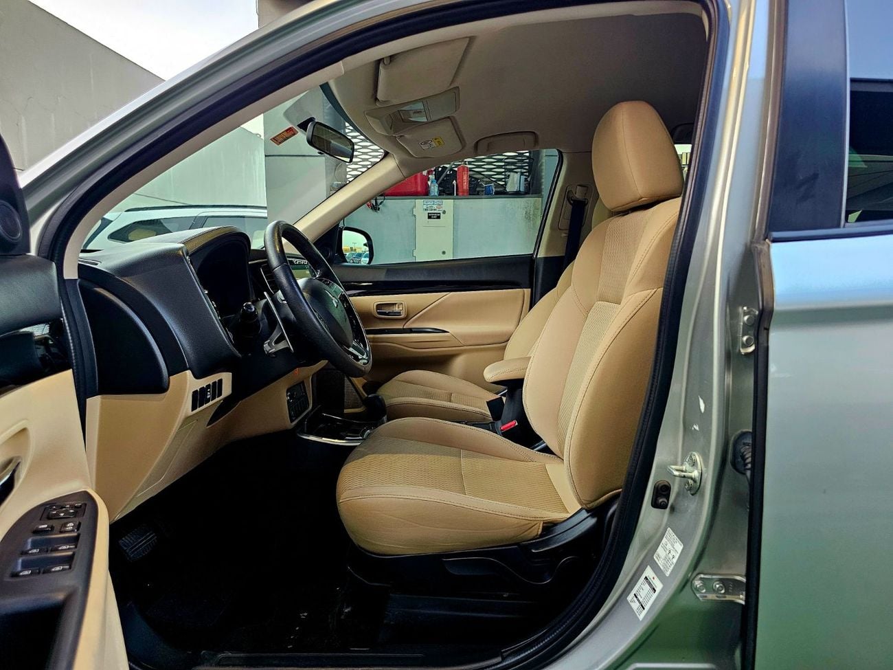 Mitsubishi Outlander GLX OUTLANDER 4WD / ORIGINAL PAINT / GCC V4 / LOW MILEAGE / SINGLE OWNER