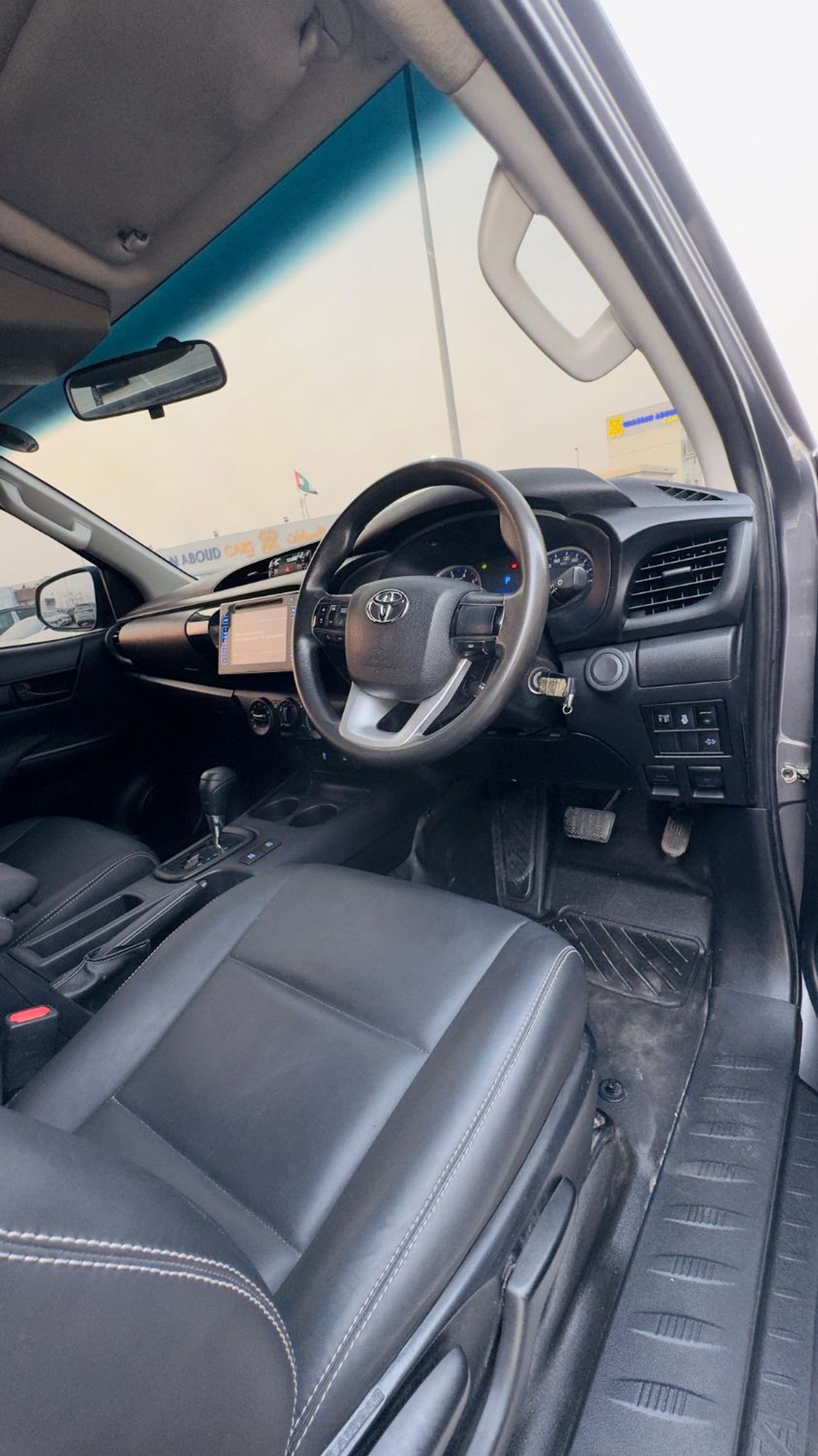 تويوتا هيلوكس SMART CAB | 2.8L DIESEL | 4WD | RHD | ROLL BAR & LEATHER SEATS