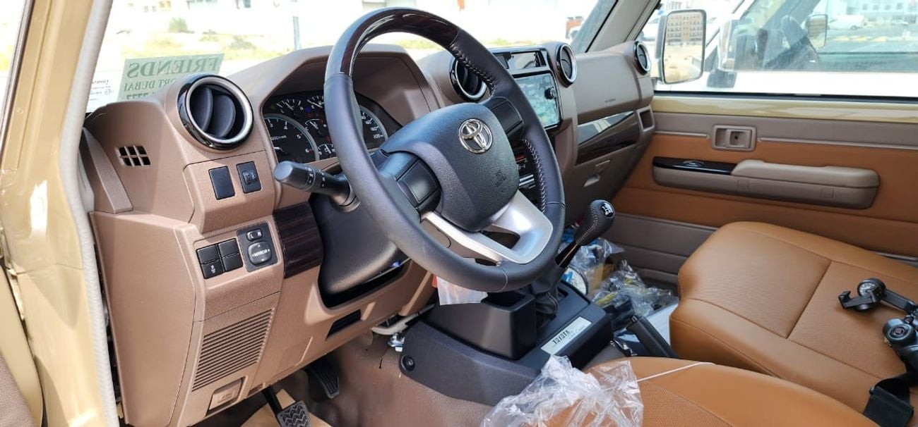 تويوتا لاند كروزر 79 DC Pick Up Full Option V8 4.5L DSL 2023YM