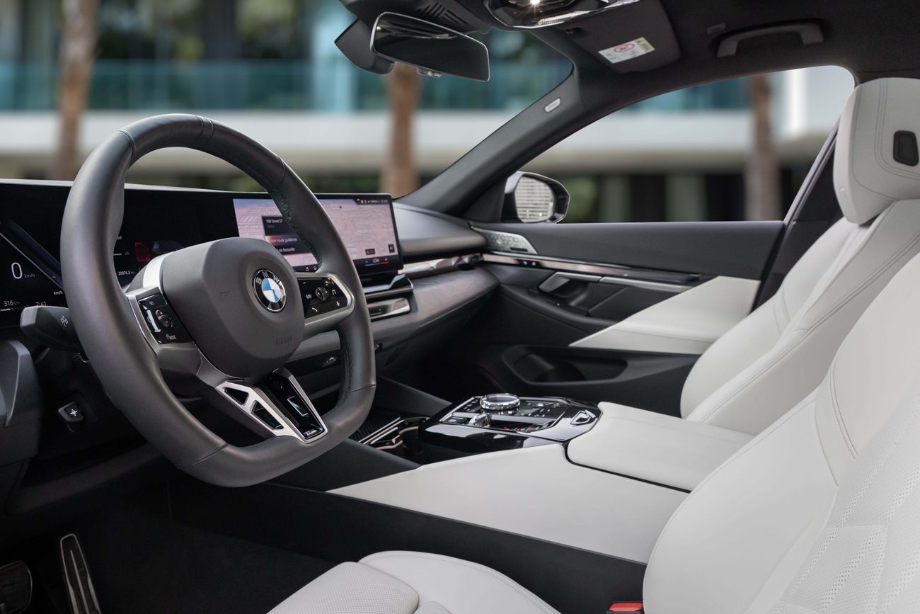 بي أم دبليو 520i G60 520i M | 5,700 P.M | 0% Downpayment | BMW WARRANTY+SERVICE!