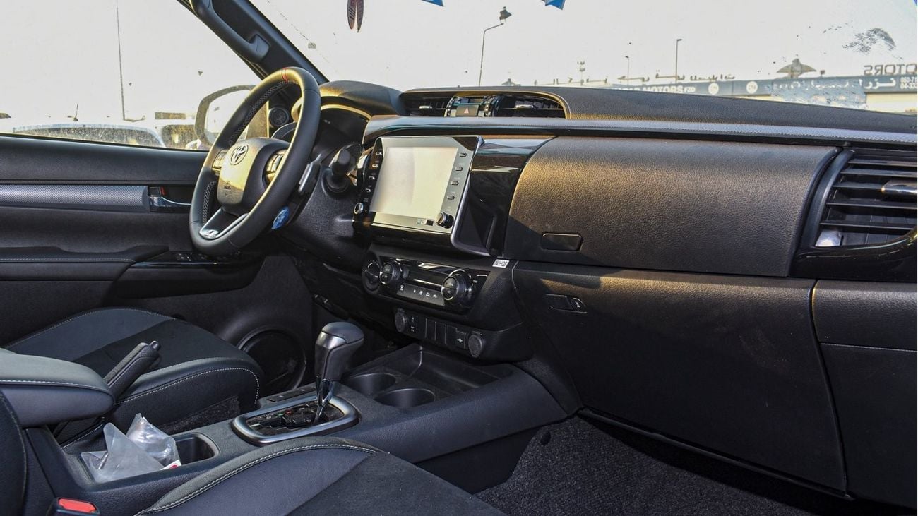 تويوتا هيلوكس GR Sport 4.0L V6