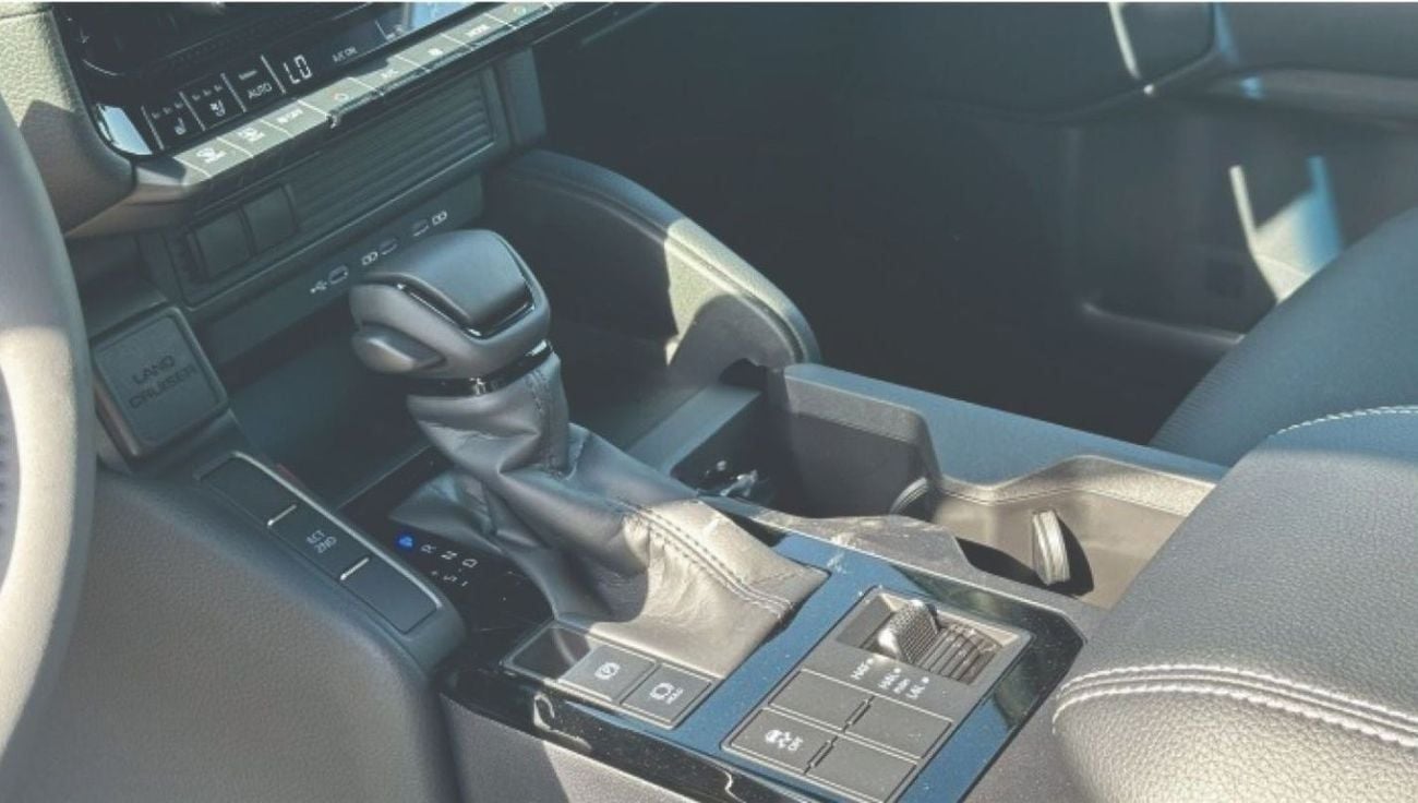 تويوتا برادو GXR 2.7L Petrol Limited 6A/T 2025