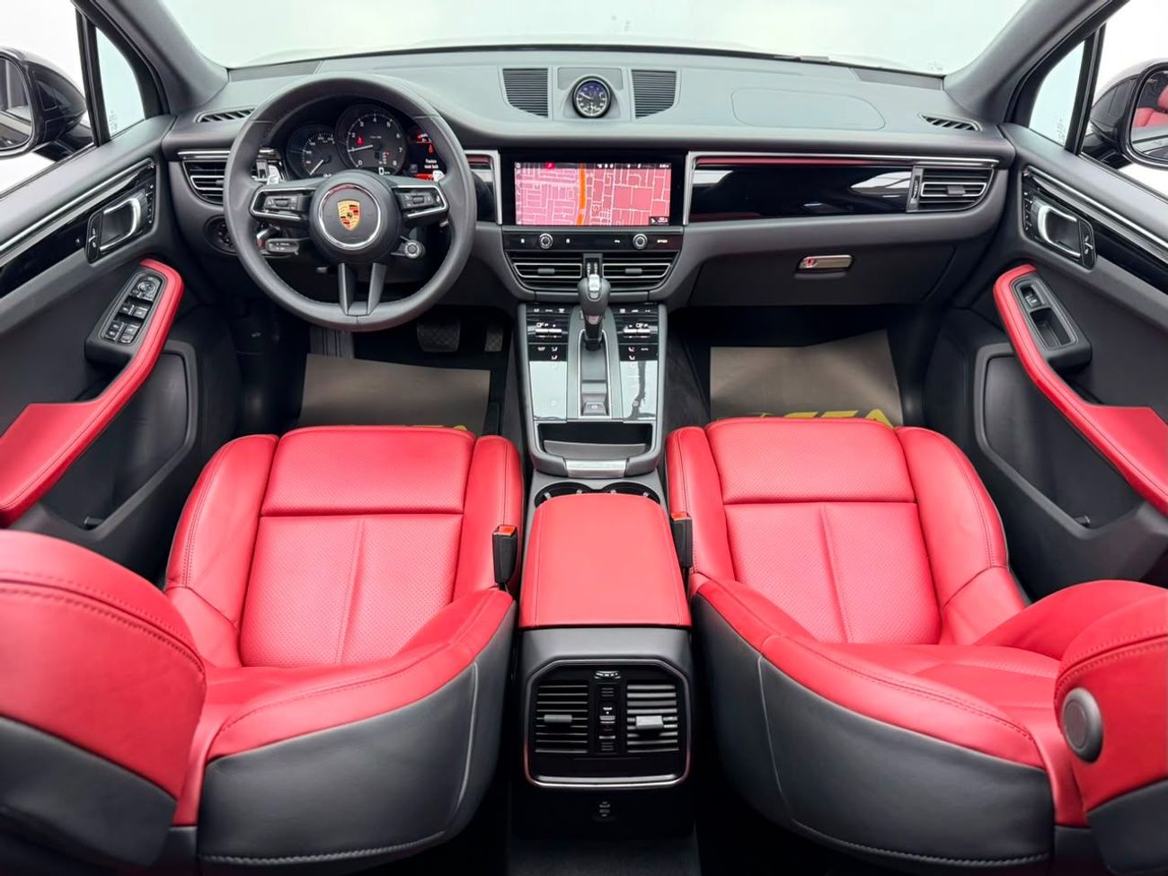 Porsche Macan STD 2024 Porsche Macan, 2027 Porsche Warranty, Full Porsche Service History, Very Low Km, GCC