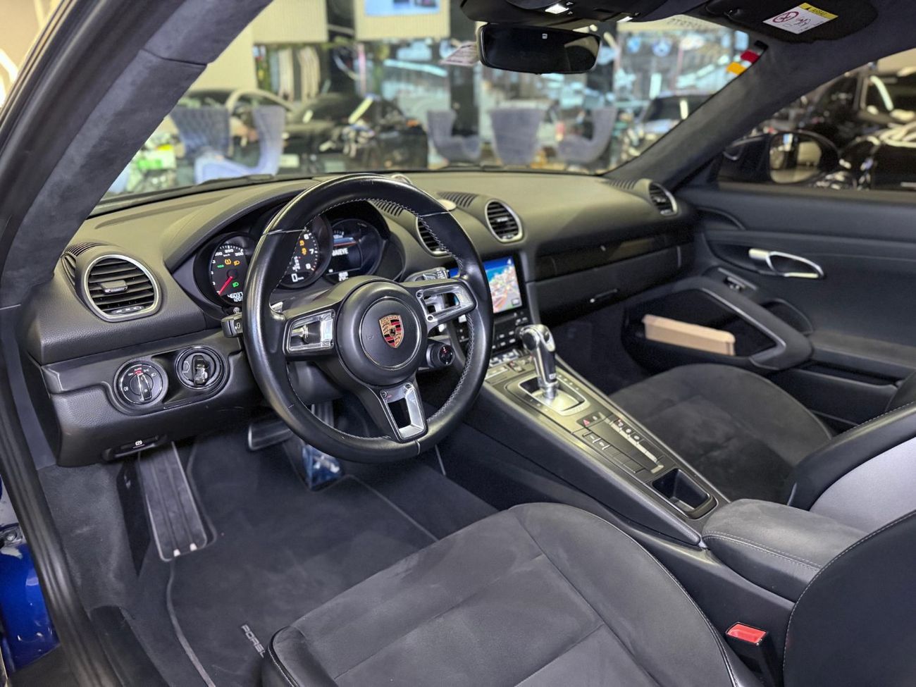 بورش كايمان 718 GTS 4.0L A/T 2020 Porsche 718 Cayman GTS 2.5 - GCC - Full Warranty and Service till 2027