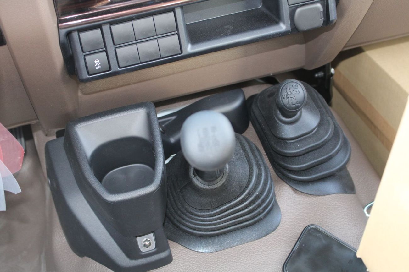 Toyota Land Cruiser Pick Up TOYOTA LANDCRUISER 79 2.8L DIESEL DOUBLE CAB STD E MANUAL