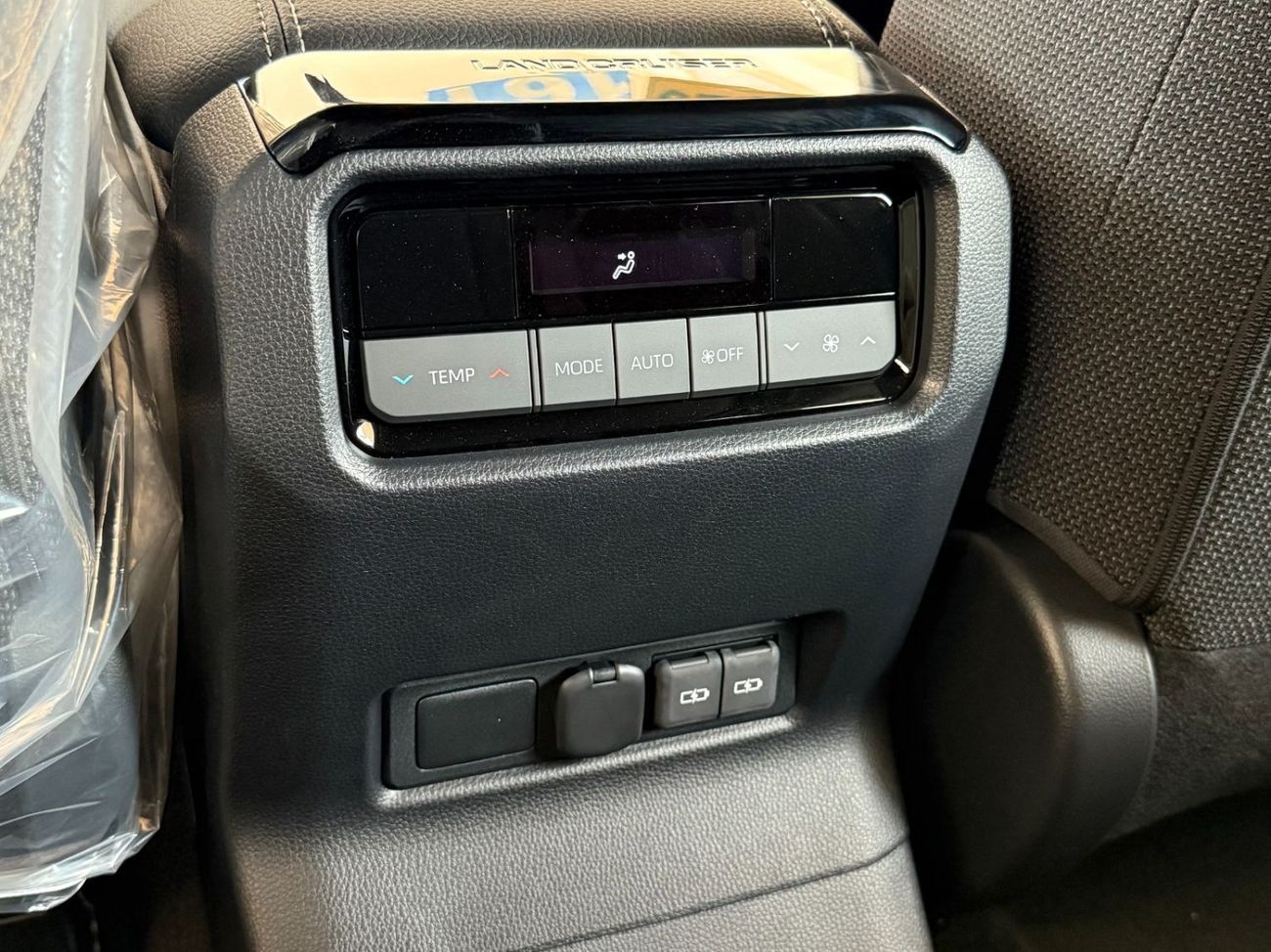 Toyota Prado PRADO 2.8 SUNROOF BLACK INTERIOR ** EXPORT ONLY **التصدير فقط خارج الخليج***