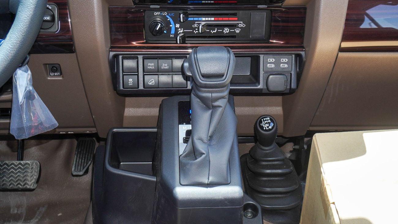تويوتا لاند كروزر بيك آب LX 4.0L V6 Double Cabin Auto transmission