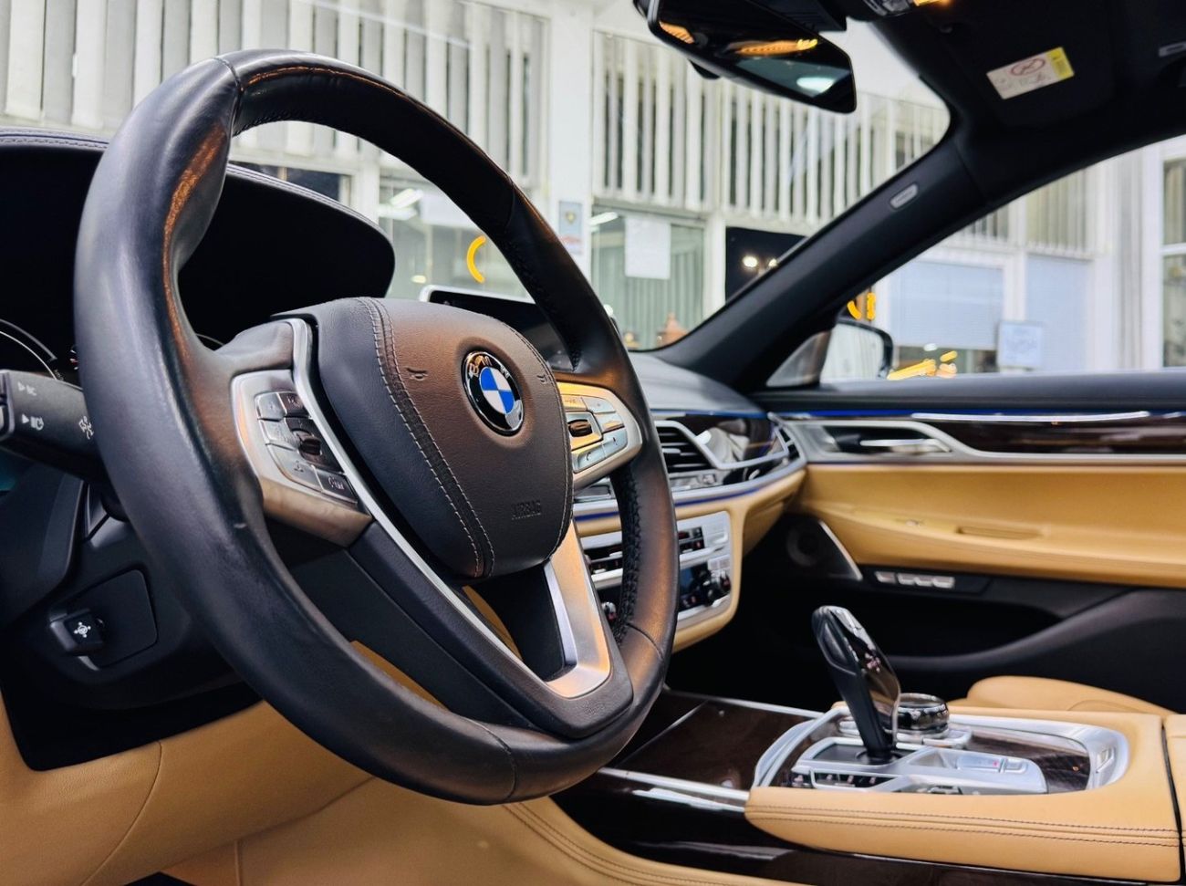 بي أم دبليو 750Li M Sport 4.4L (523 HP)