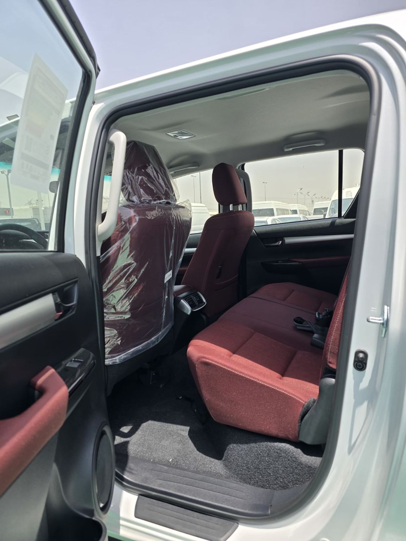 Toyota Hilux TOYOTA HILUX 2.7L 4 CYLINDER 2026 MODEL OMANI