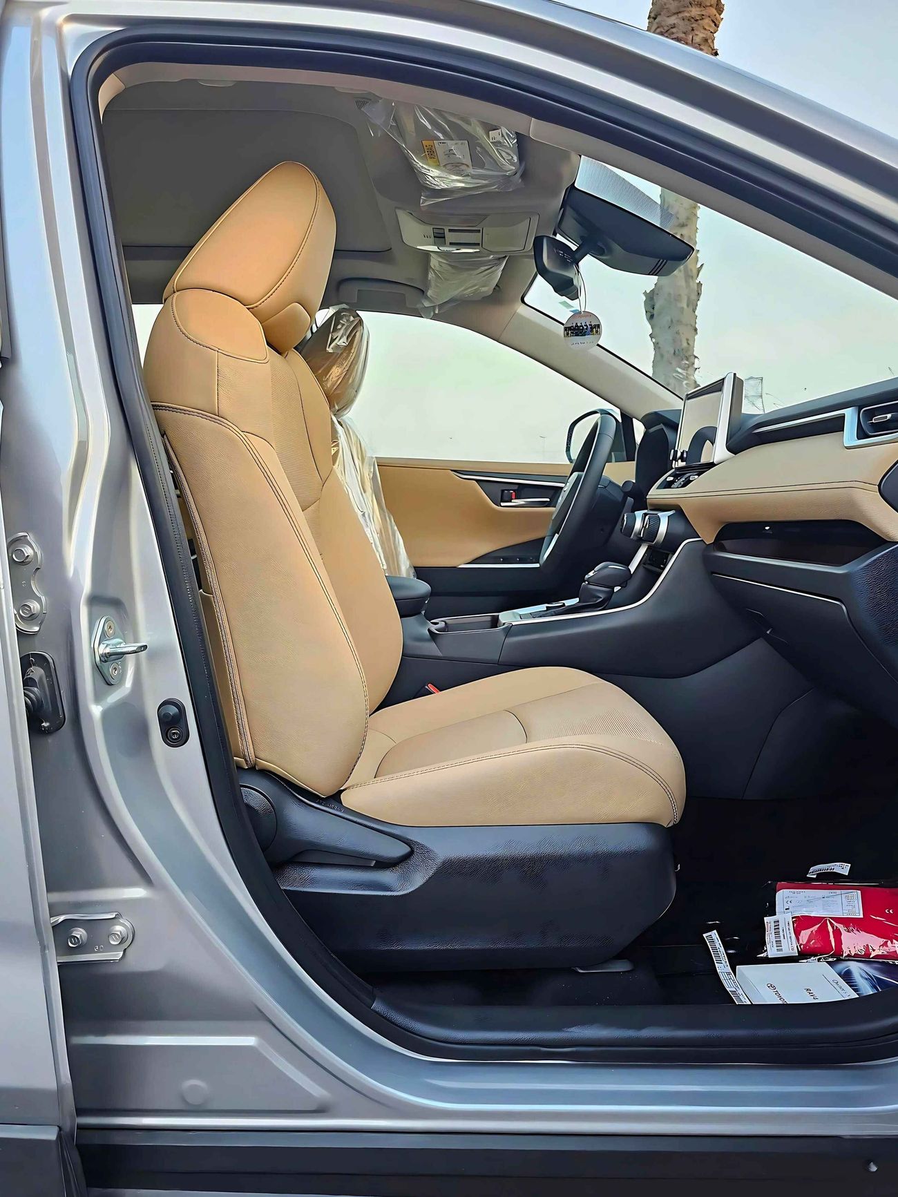 تويوتا راف ٤ Limited, 2.5L Hybrid, Driver Power Seat / Full Option With Panoramic Roof (CODE # 68055)