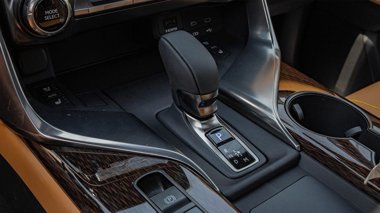 لكزس LX 700h 2025 Lexus LX700h Signature 3.5L AT Hybrid (Black) 5 Seats