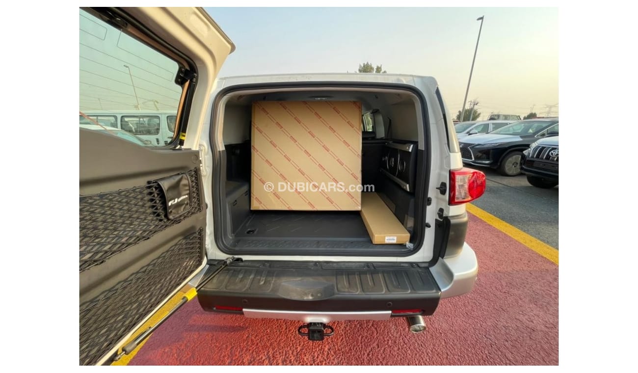 تويوتا إف جي كروزر تويوتا اف جي كروزر 4.0 لتر دفع رباعي مع نظام صوت جي بي ال موديل 2021 لون ابيض للتصدير فقط