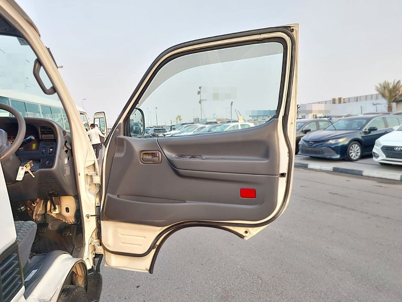Toyota Hiace TOYOTA HIACE COMMUTER VAN RHD 2002 MODEL 3.0 L DIESEL AUTOMATIC(PM10827)