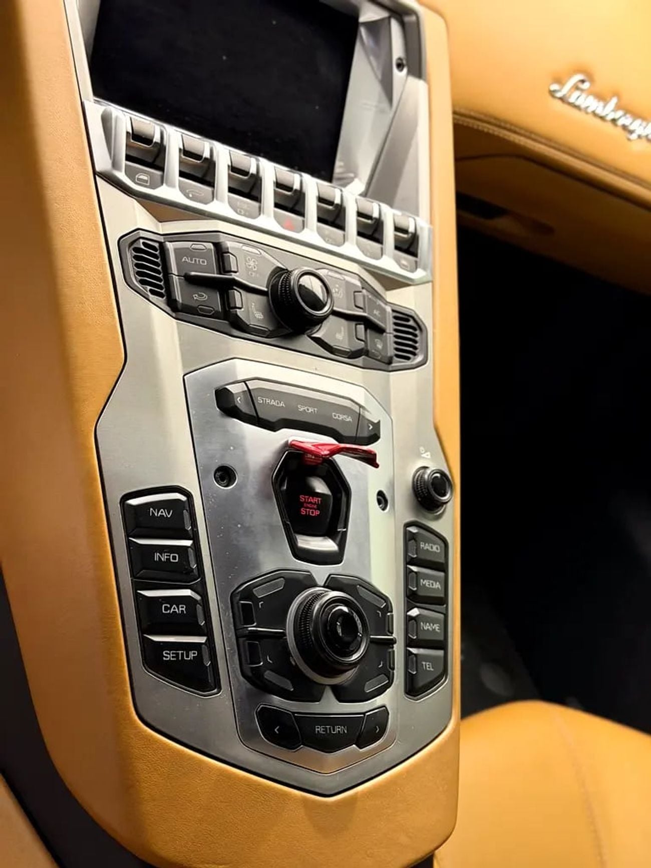 لامبورغيني أفينتادور LP 700-4 GCC Specs