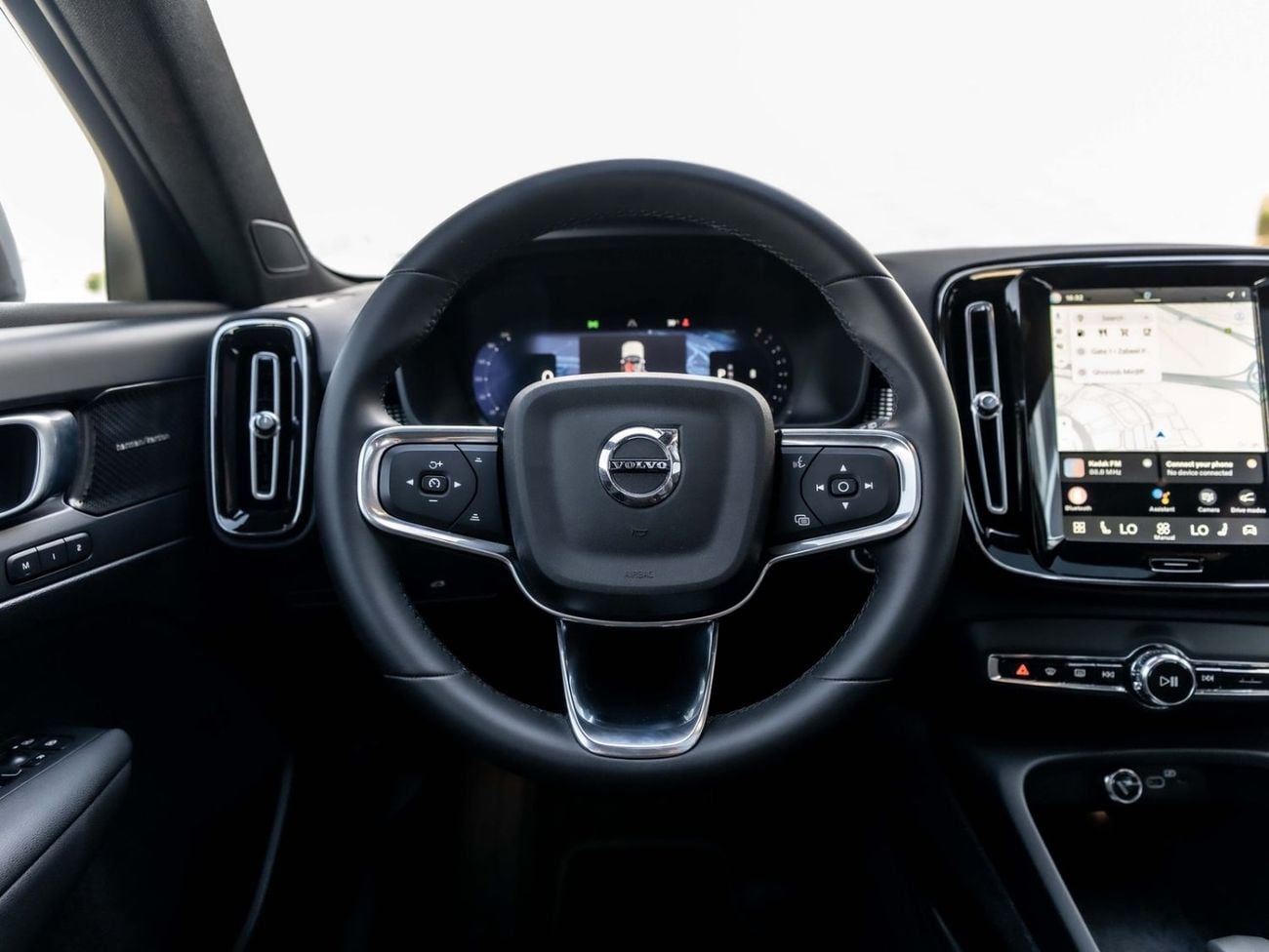 فولفو XC 40 ULTIMATE DARK Volvo XC40 2024