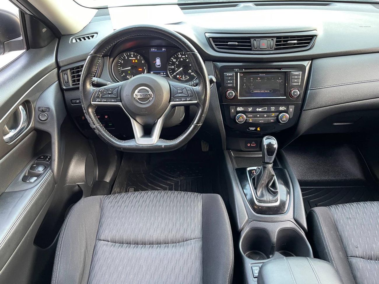 Nissan Rogue SV / V4 2.5L / RADAR / ROAD ASSIST / BIG SCREEN / 4X4 / RIMS / IN PERFECT CONDITION