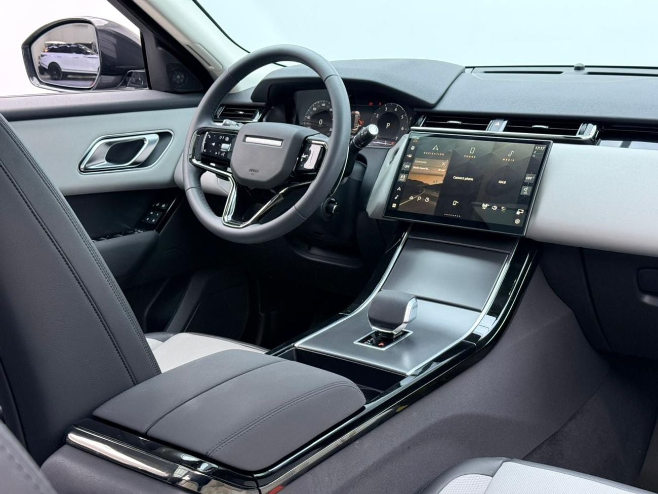 لاند روفر رينج روفر فيلار 2025 Range Rover Velar P250 R-Dynamic SE, 2029 LR Warranty + Service Pack, Fully Loaded, GCC