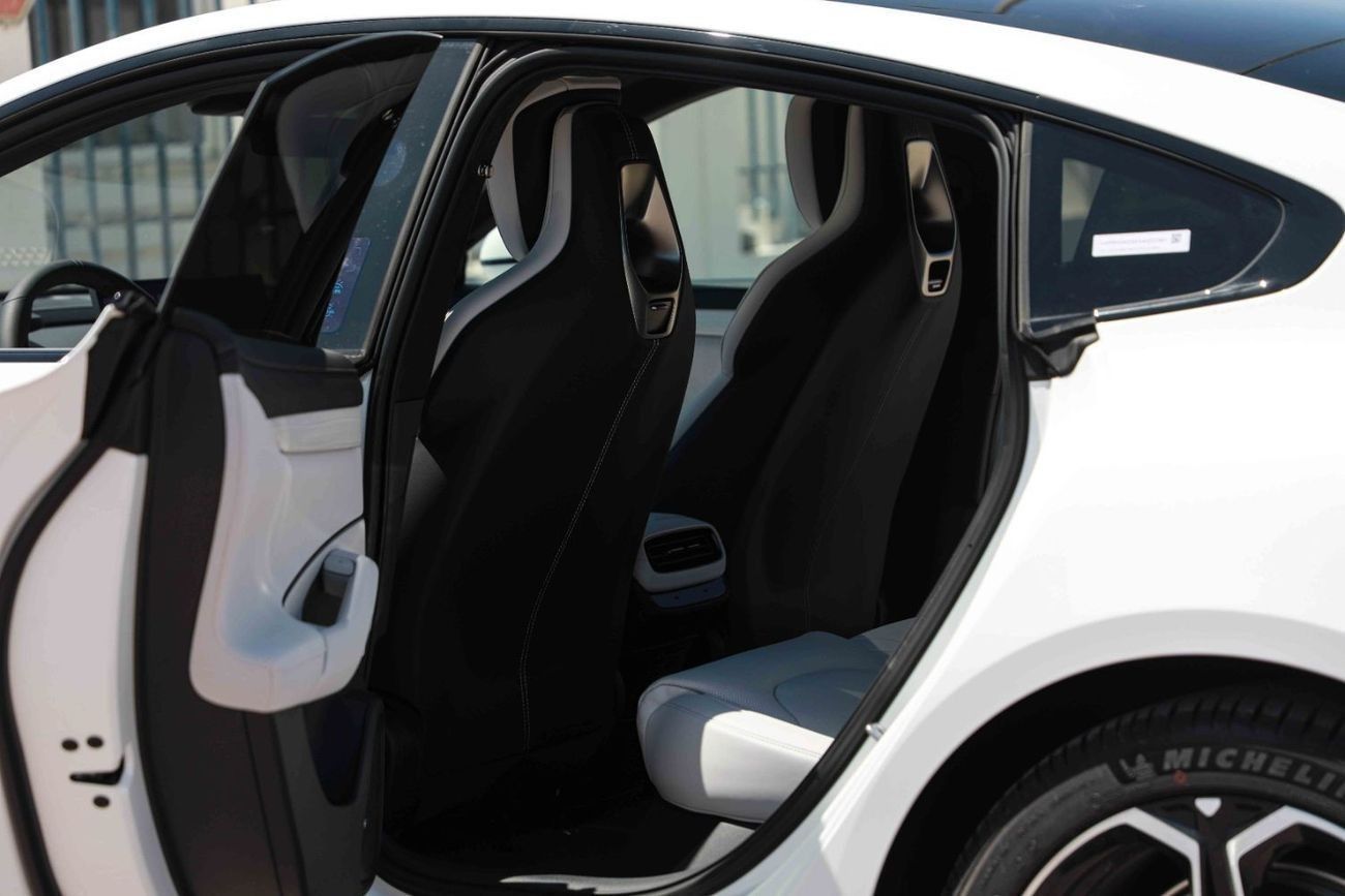 Xiaomi SU7 2025 XIAOMI SU7 MAX - WHITE inside GREY | Export Price