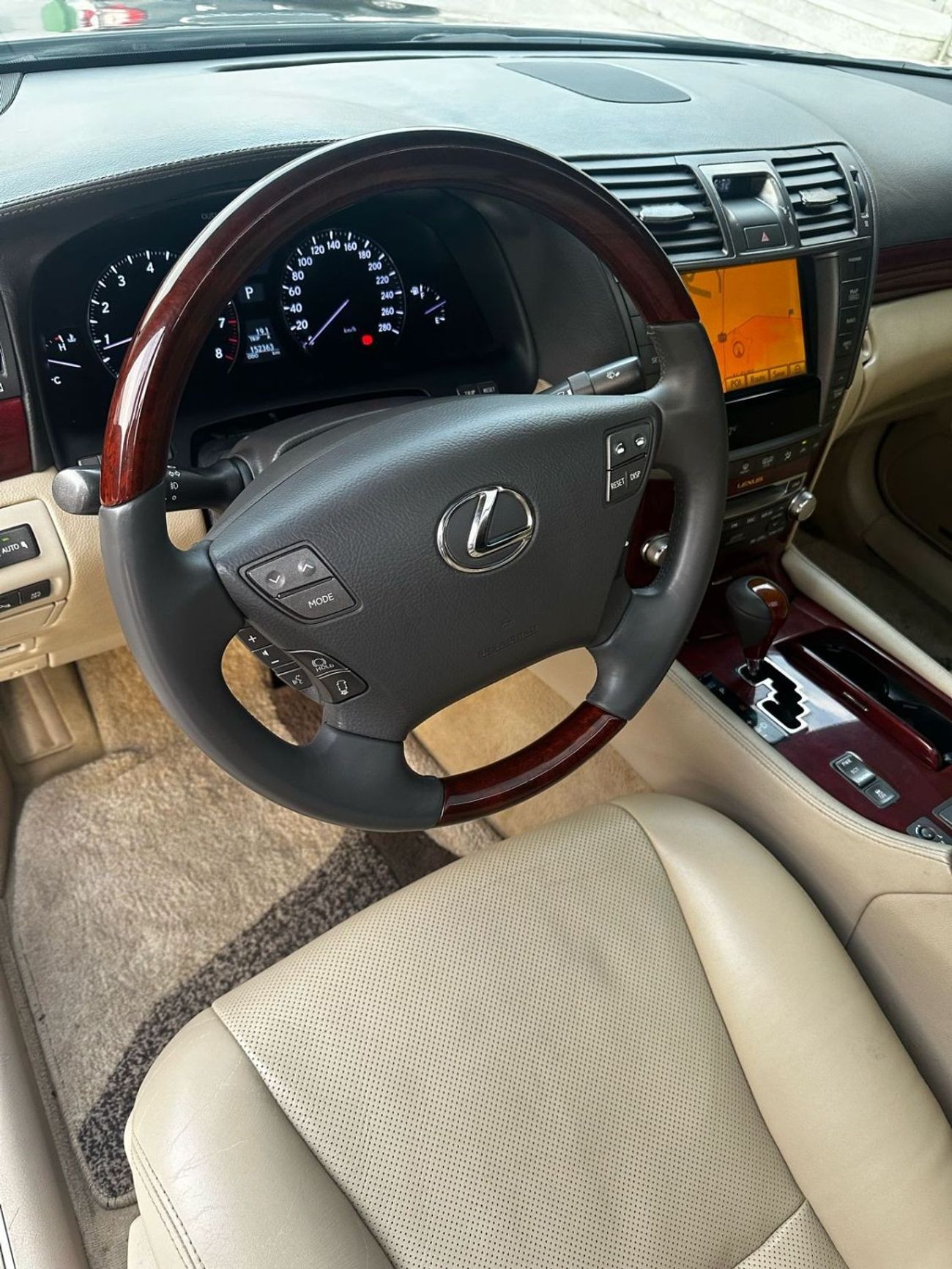 Lexus LS460 Lexus LS460L Model: 2010 Mileage: 152,000 miles Price: 32,000 dirhams Gulf specification  Full optio