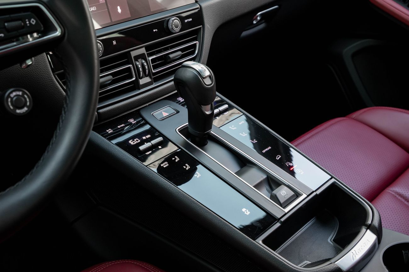 Porsche Macan Macan | 5,190 P.M | 0% Downpayment | Agency Warranty!