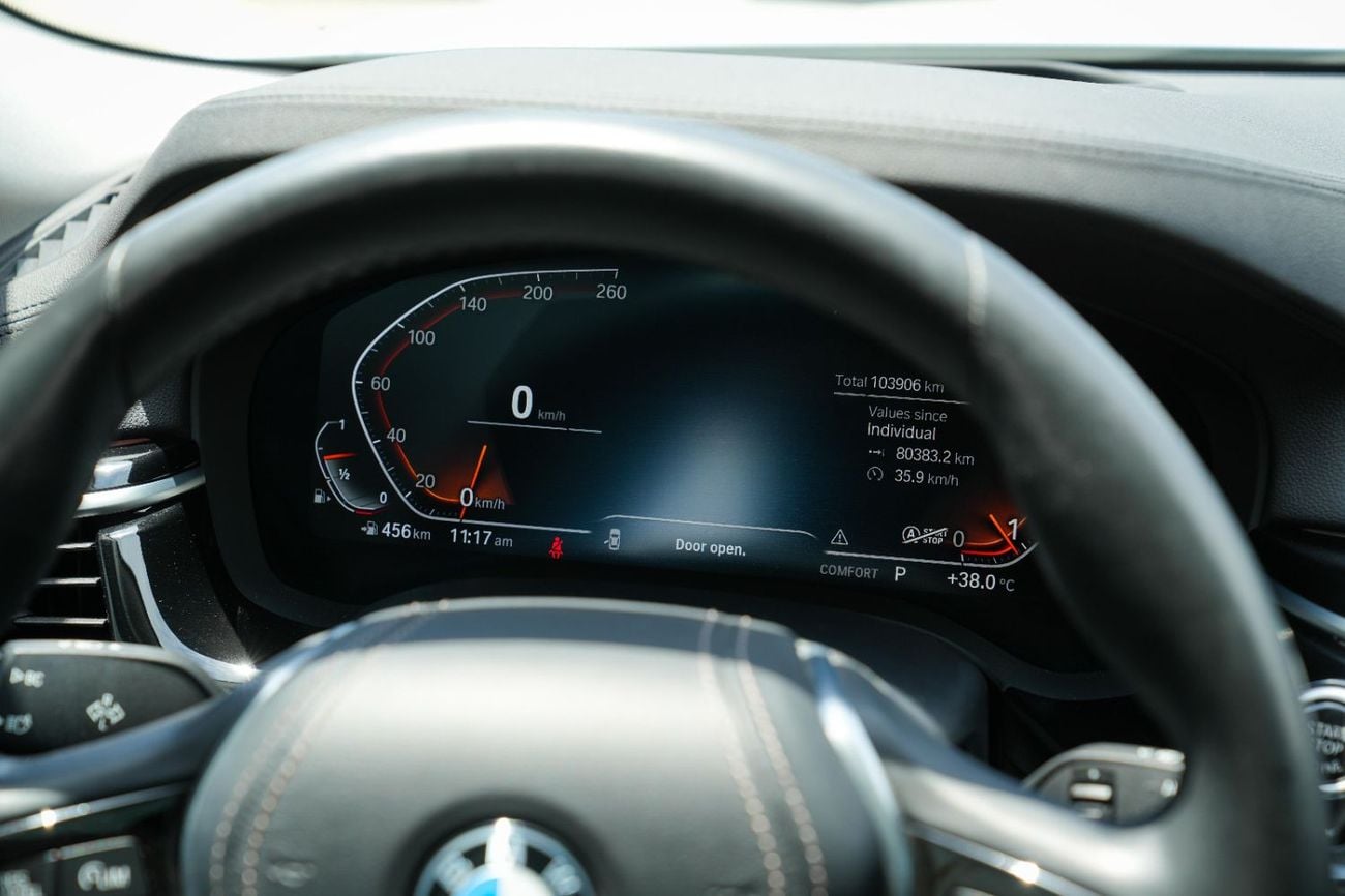 بي أم دبليو 520i Std 2.0L