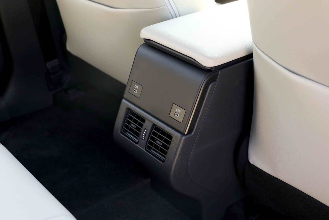 Toyota bZ4X 2022 Toyota bZ4X X-Mode Pro - White inside Grey