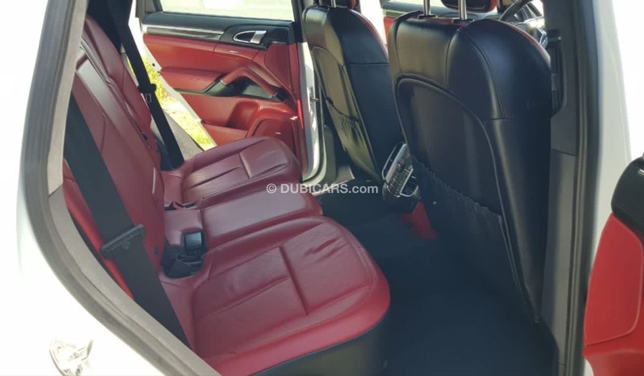 بورش كايان موديل 2014 خليجي فل مواصفات كراسي جلد وبانوراما ومثبت سرعه وتكييف خلفي وتحكم كهربي كامل ونظام صوت م