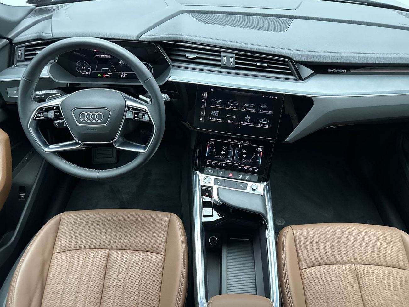 أودي Q8 إي ترون 55 quattro Advanced 408hp (Ref# 028541)