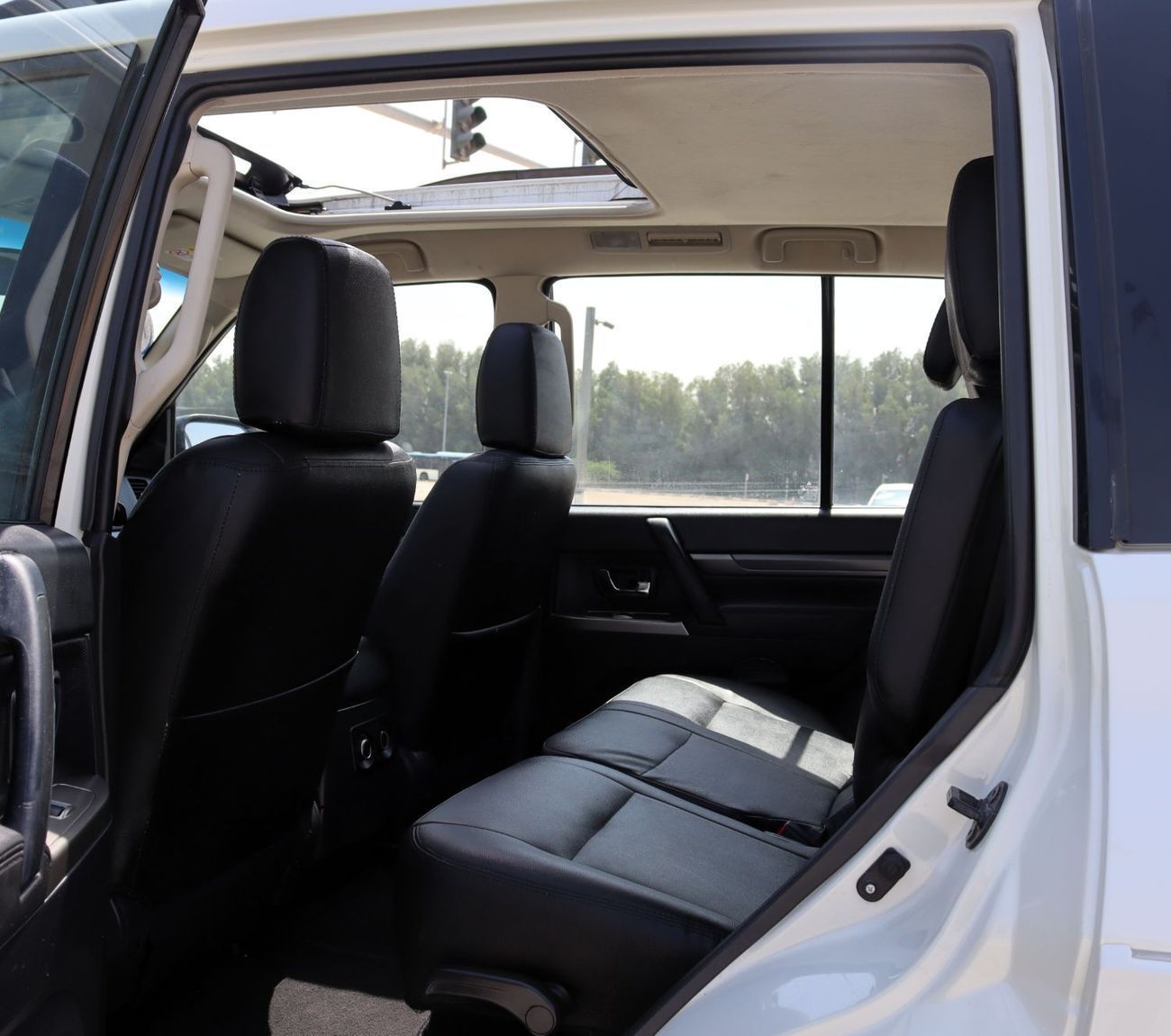 ميتسوبيشي باجيرو ميتسوبيشي باجيرو 2022 خليجى  بحالة ممتازة، مسافة 63,000 كم، بمحرك 3000 سى سى  6 سلندربسعر 67,000 دره