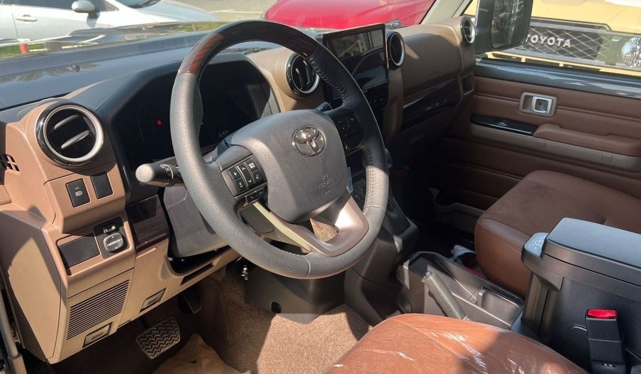 تويوتا لاند كروزر 70 Toyota Land Cruiser Hard Top 4.0L | 2024 | 0KM | GCC
