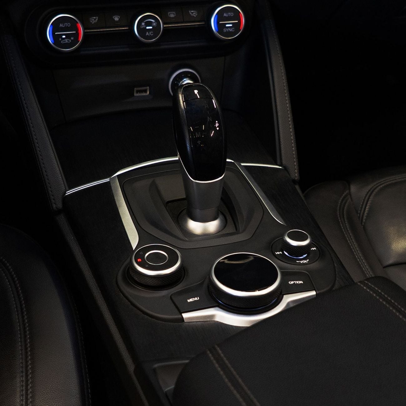 ألفا روميو ستيلفيو Super 2.0L AED 861 P.M • 0% Downpayment • Alfa Romeo Stelvio Super • 1 Year Warranty