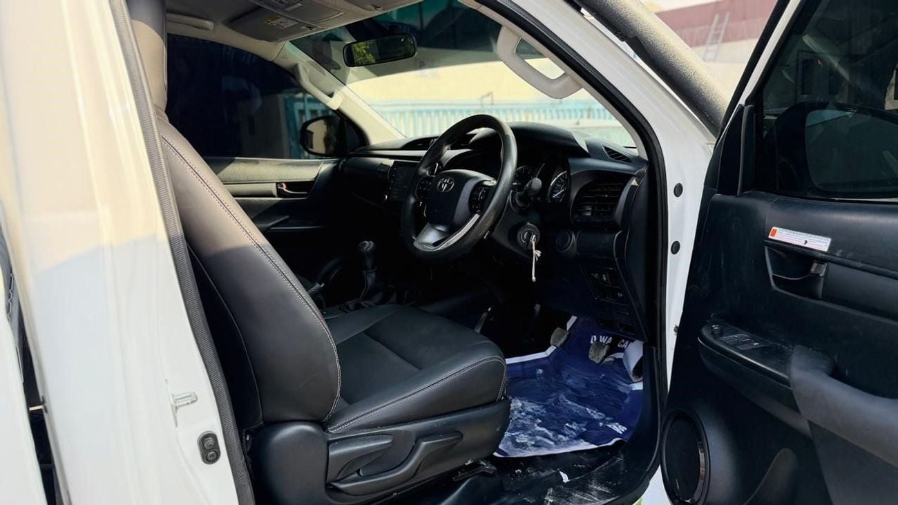 Toyota Hilux SINGLE CABIN | MANUAL TRANSMISSION | LEATHER SEATS | 4WD | 2023