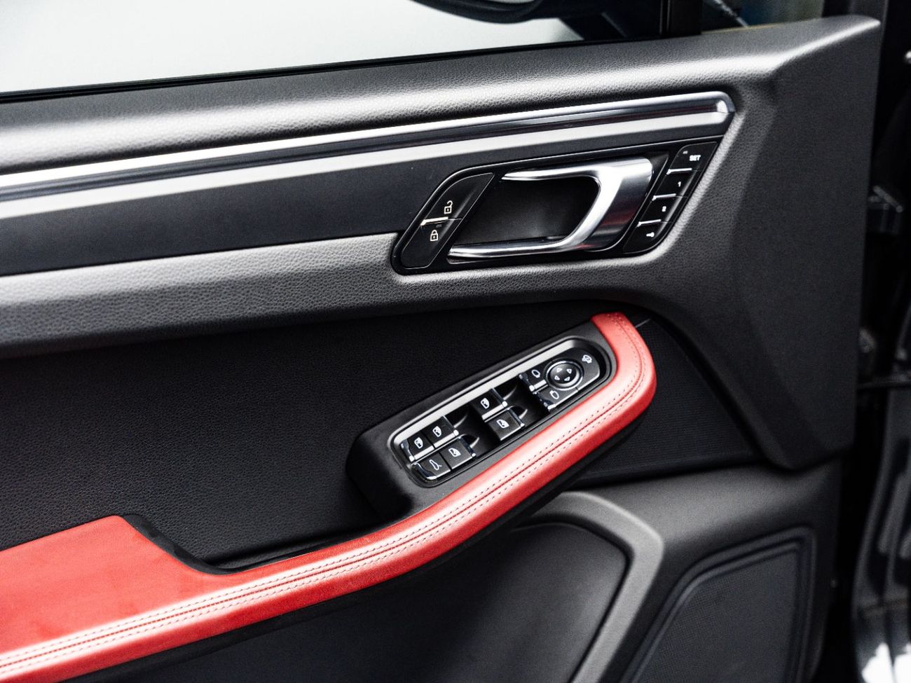 بورش ماكان 2024 Porsche Macan, 2.0L TC I4, 4WD, 248 bhp, 7 Speed Automatic