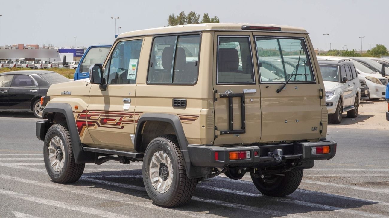 تويوتا لاند كروزر 70 LX 4.0 L V6