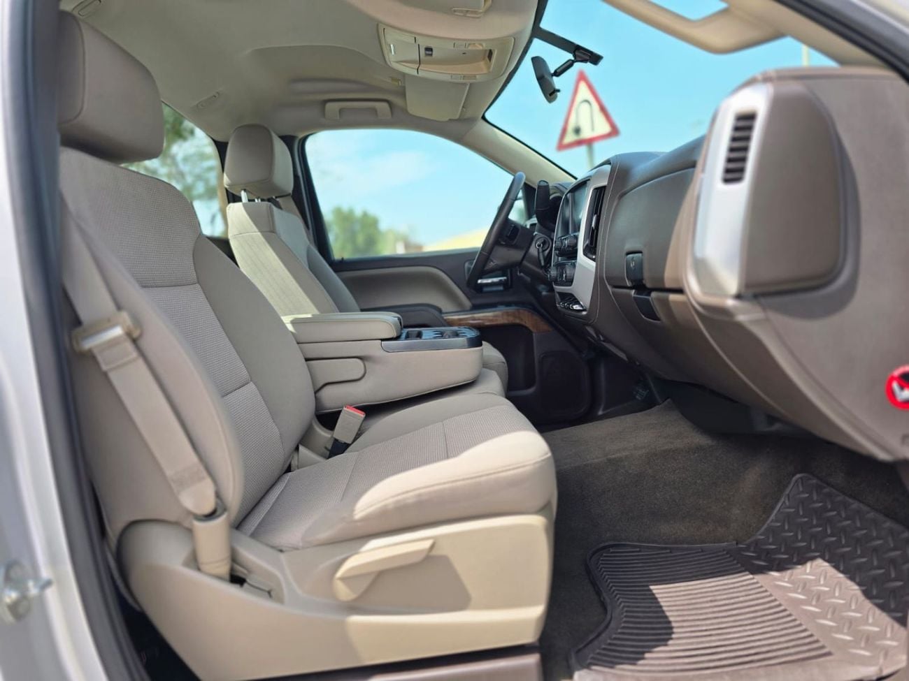 GMC Sierra 1500 SLE 5.3L Single Cab Utility 1500 SLE 5.3L V8 4X4 2016 GCC WITH FULL AGENCY SERVICE HISTORY IN M