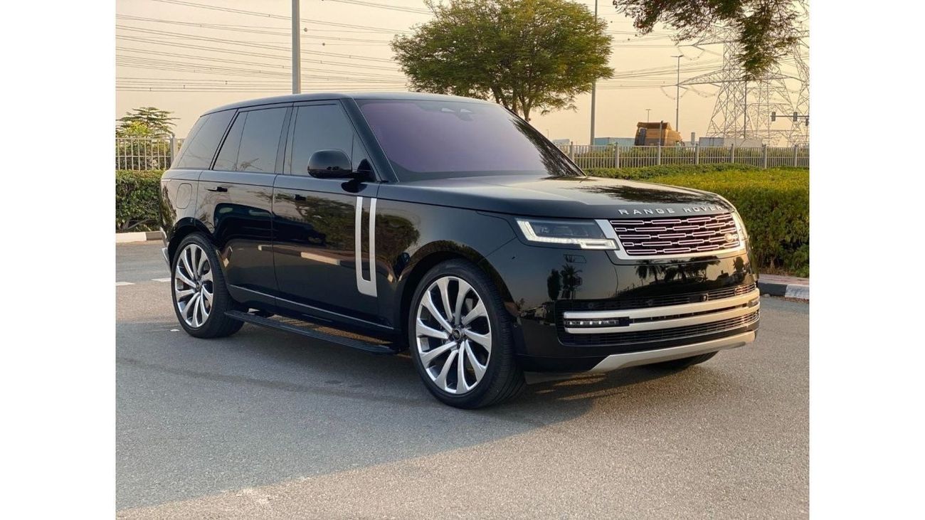 Land Rover Range Rover **2023** V6 P400 GCC SPEC UNDER WARRANTY AND SERVICE