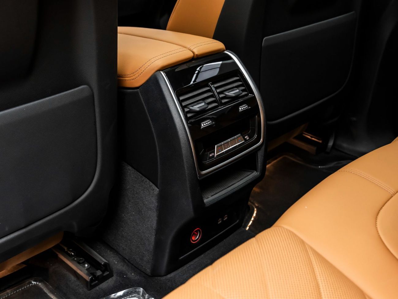 BMW X5 40i xDrive 3.0L 2024 BMW X5 xDrive40i, BMW Warranty + Service Contract, Low KMs, GCC