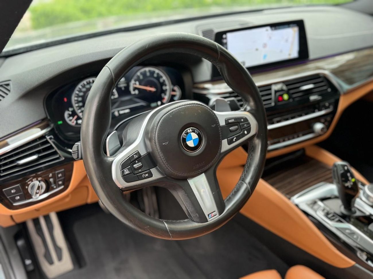 بي أم دبليو 520i GREAT OFFER BMW 520i M KIT 2018 GCC FULL OPTIONS