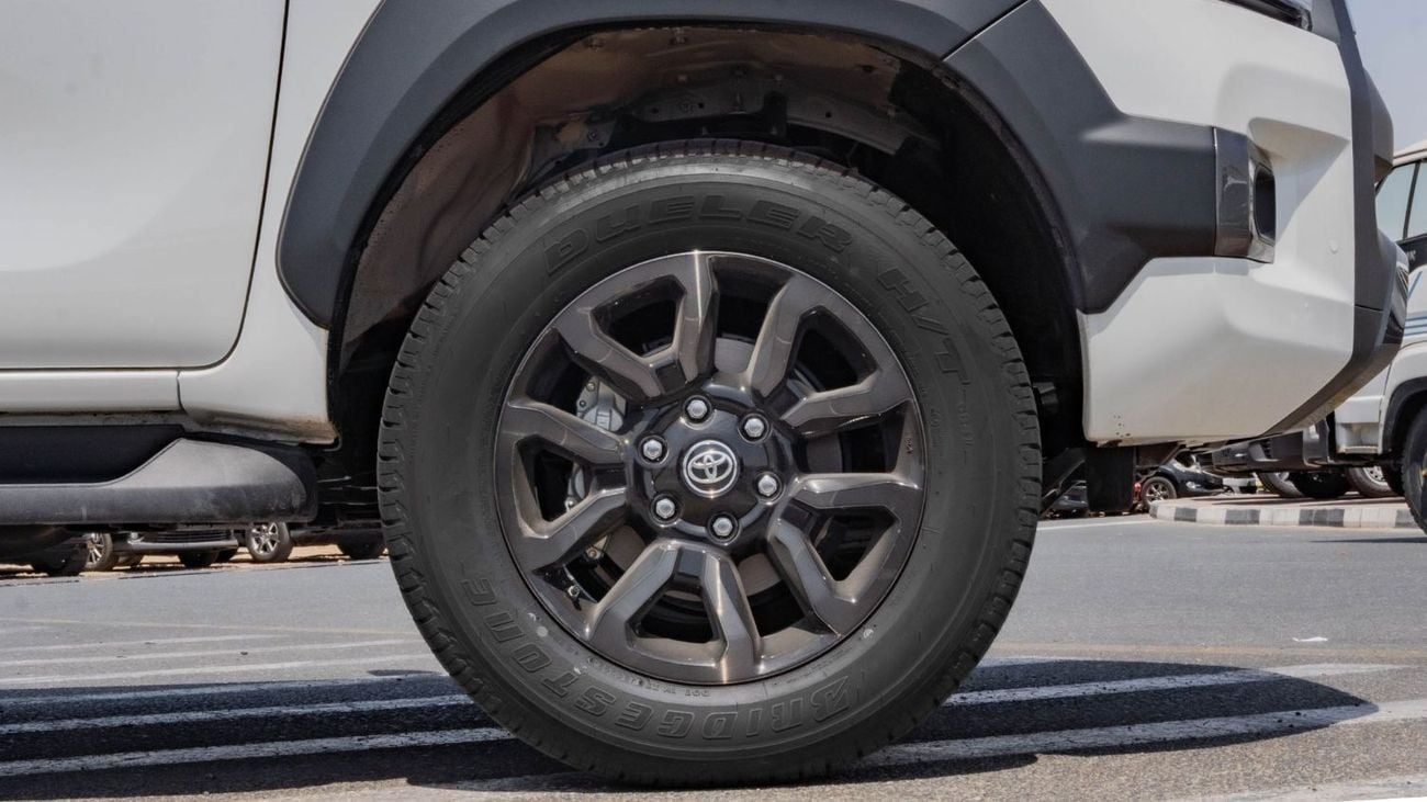 تويوتا هيلوكس SR5 2026 Toyota Hilux Adventure 4.0L AT Petrol (White)