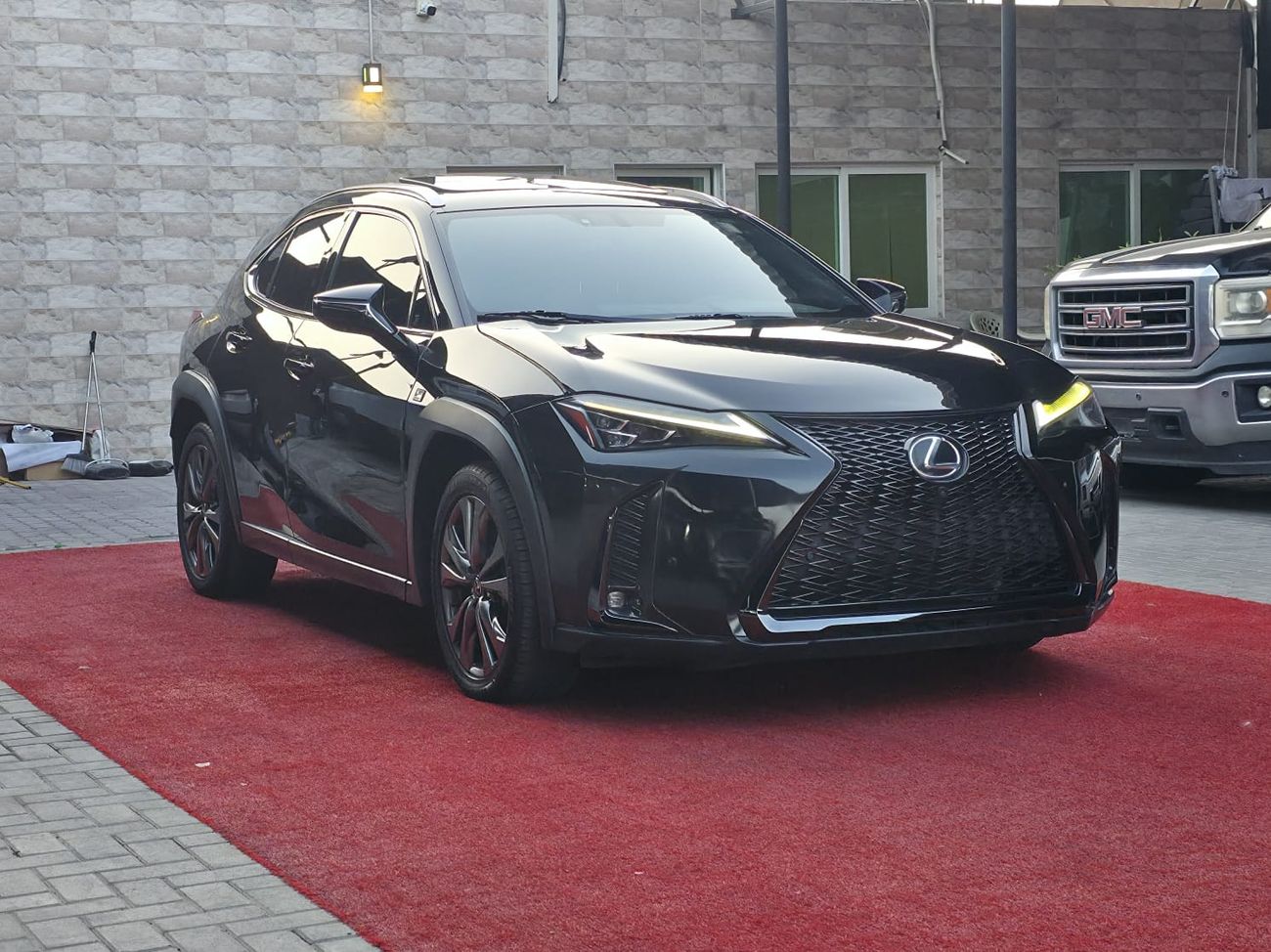 لكزس UX 200 F Sport Platinum 2.0L (169 HP)