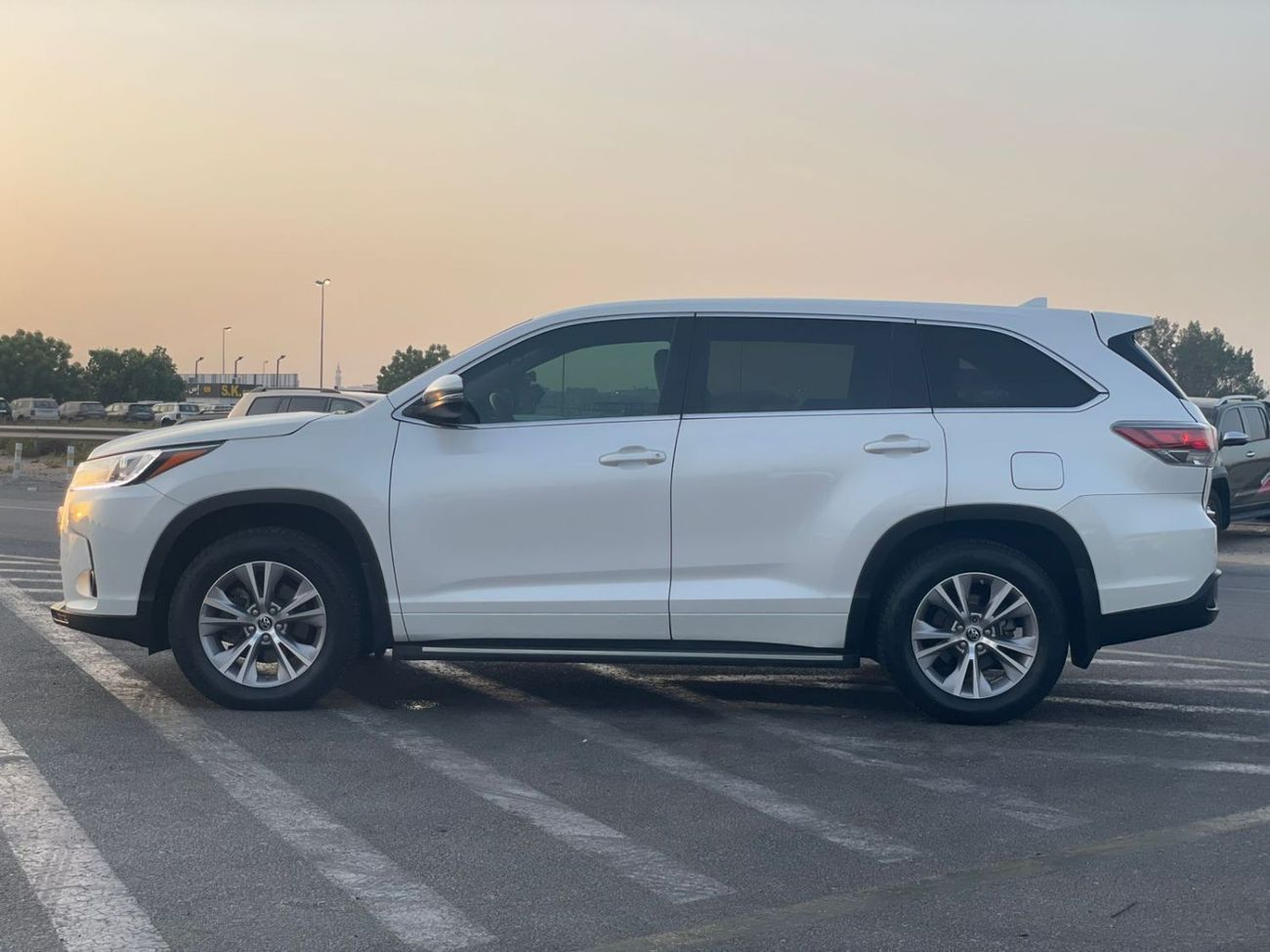 Toyota Highlander 2016 Toyota Highlander LE MidOption+ 3.5L V6 - AWD 4x4 - Side Step - 7 Seater - Trunk Auto -