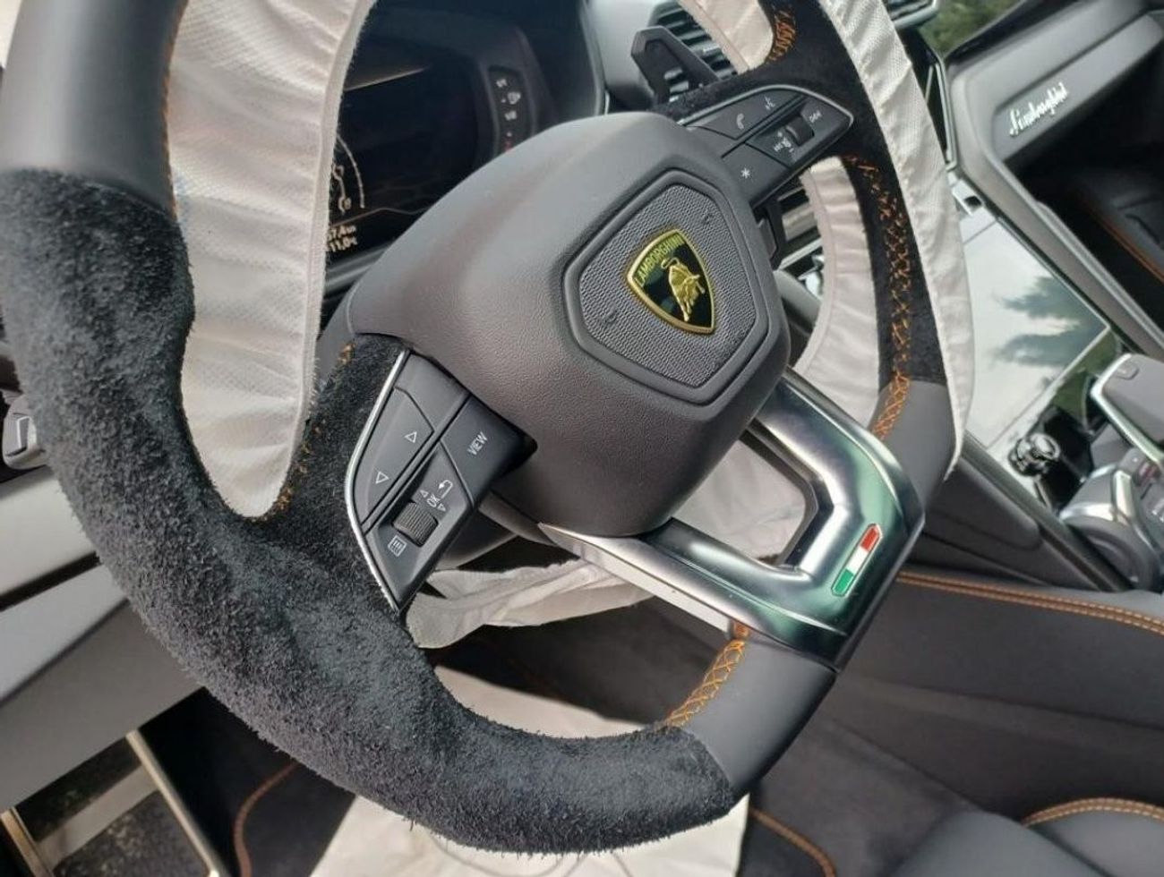 Lamborghini Urus Graphite Capsule