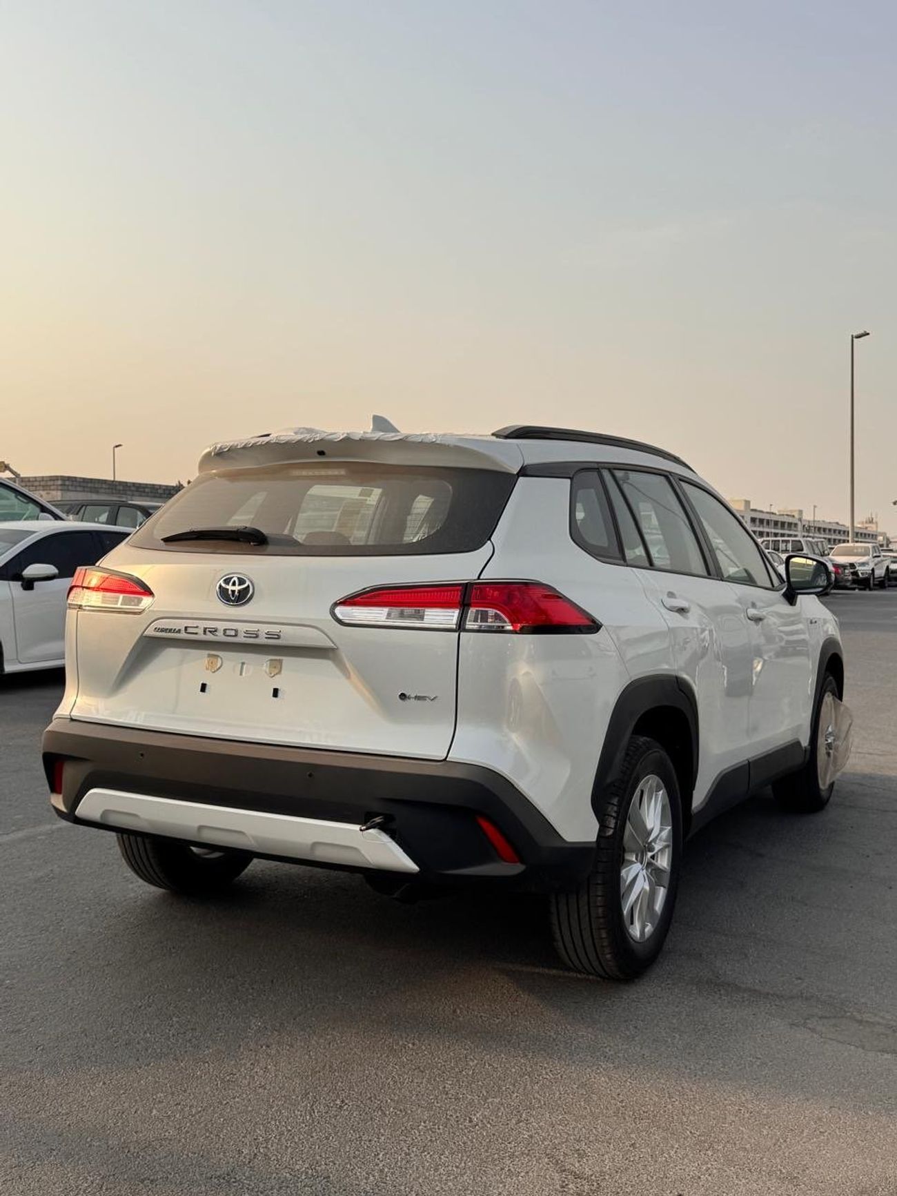 تويوتا كورولا كروس Corolla cross  1.8 L hybrid  2025 YM Sunroof  Medium option  GCC spec