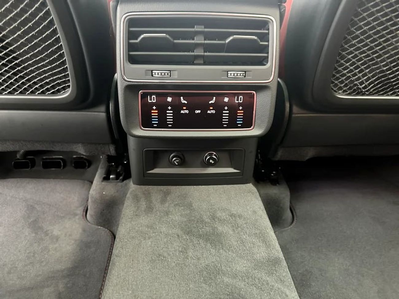 Audi RS Q8 quattro 600hp Black-Red Edition (Ref# 052046)