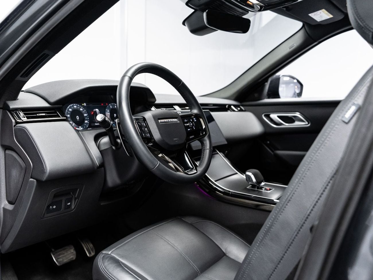 لاند روفر رينج روفر فيلار Dynamic SE P250 2.0L2025 Range Rover Velar Dynamic SE P250, 2.0L 4cyl, 4WD, 247 bhp, 8 Speed Automat