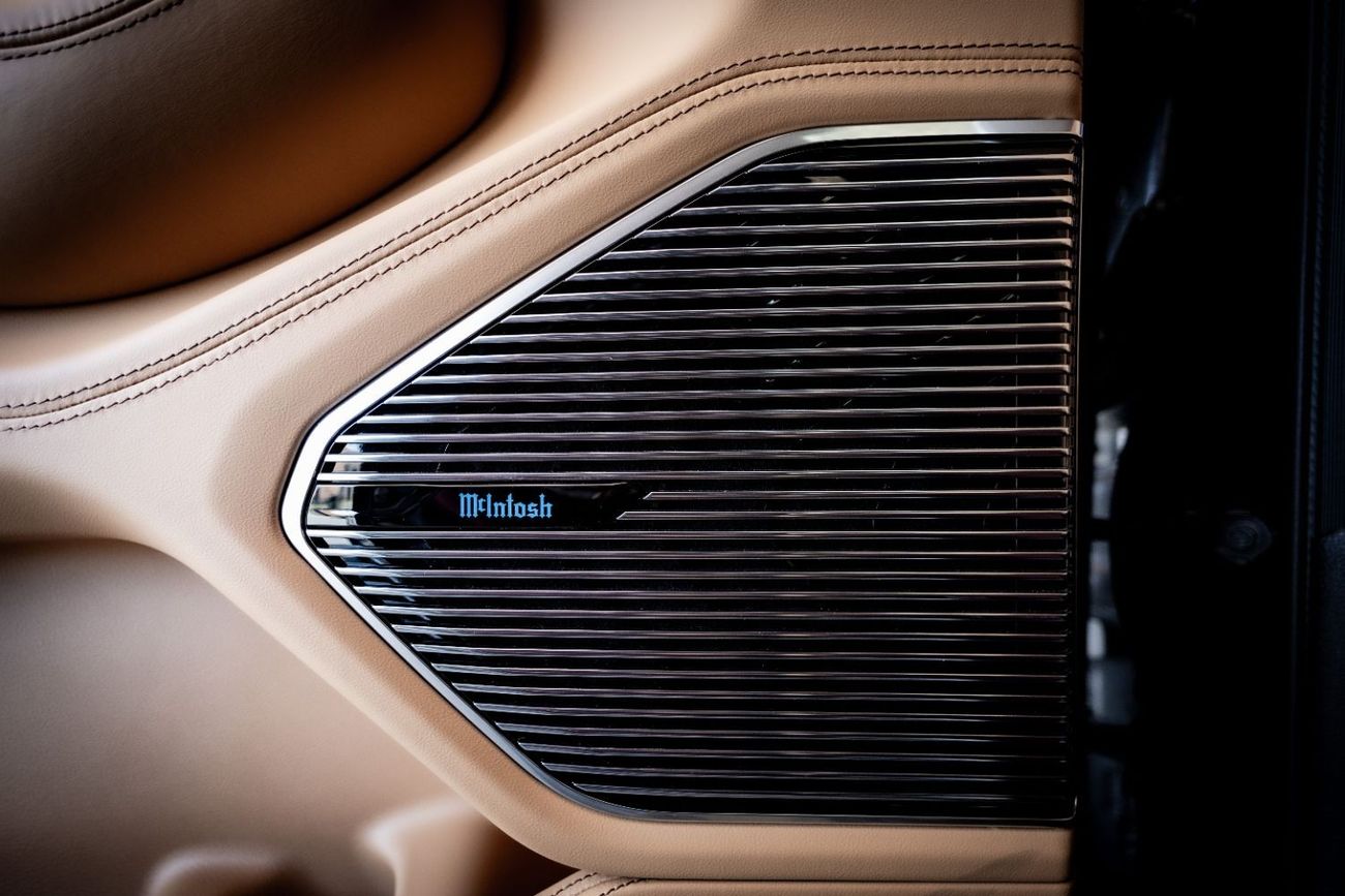 Jeep Grand Cherokee Jeep Grand Cherokee Summit 2023 American Spec under Warranty with Flexible Down-Payment.