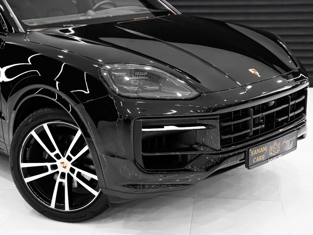 Porsche Cayenne COUPE, Carbon Interior, Panoramic Roof, Sport Chrono, Al Nabooda Warranty!!